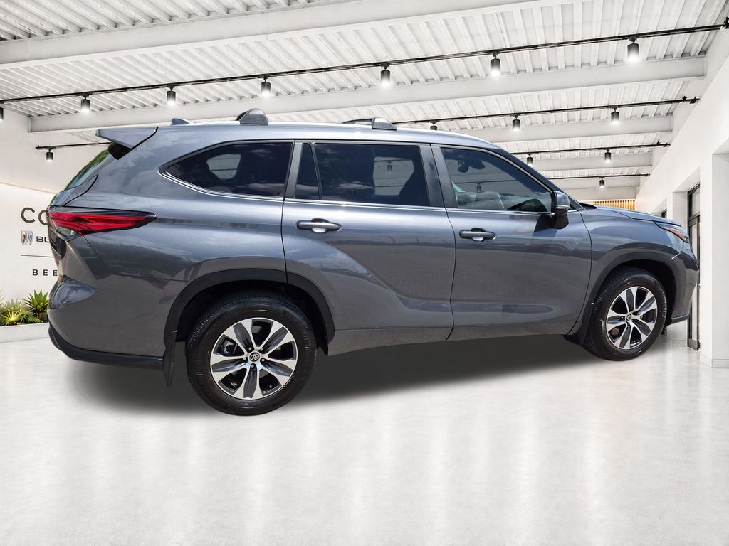 Used Car 2023 Toyota Highlander  Xle For Sale Under $40,000 In Austin, Texas