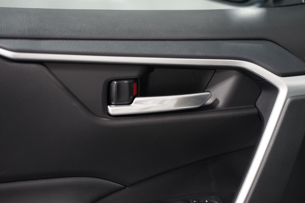 Thumbnail: 2025 Toyota RAV4 - 32