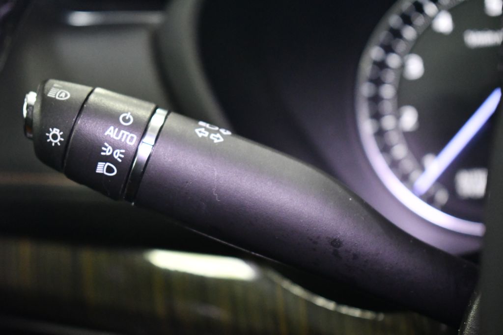 Thumbnail: 2019 Cadillac XT4 - 22