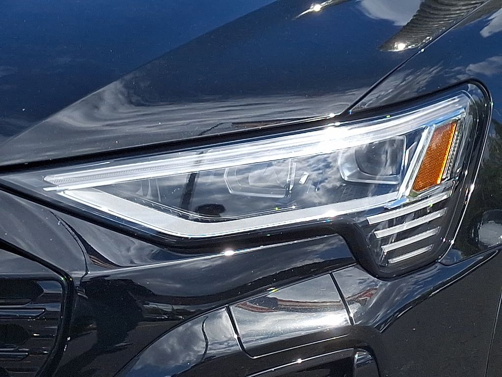 Thumbnail: 2024 Audi Q8 e-tron - 9