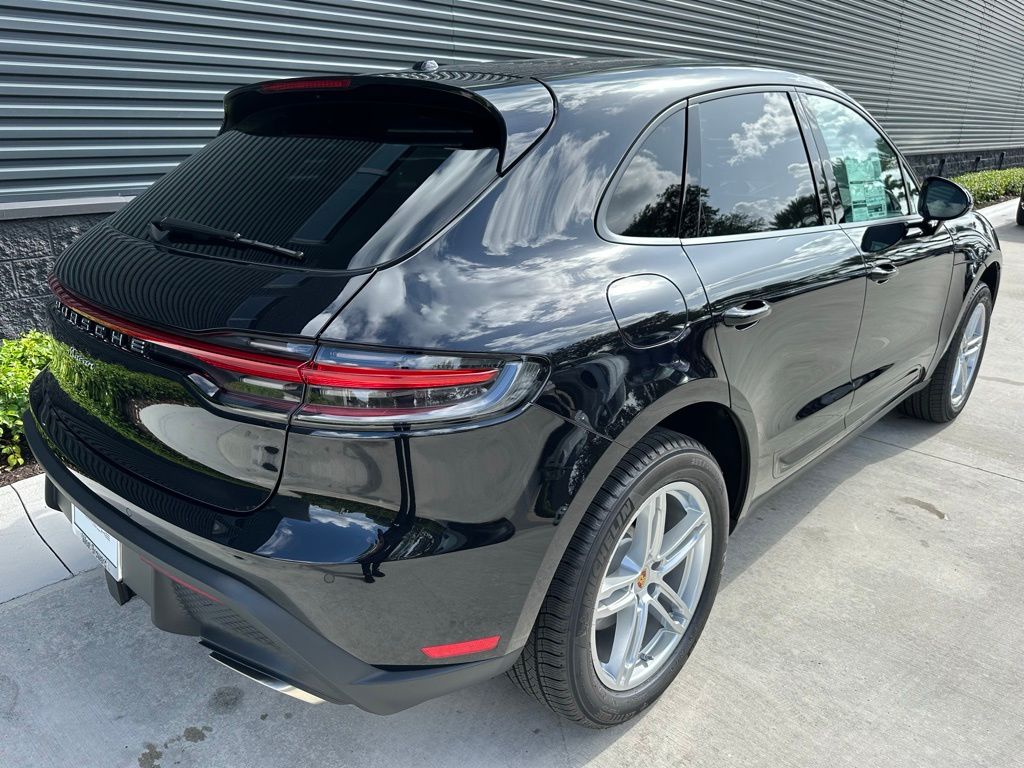 Thumbnail: 2025 Porsche Macan - 9