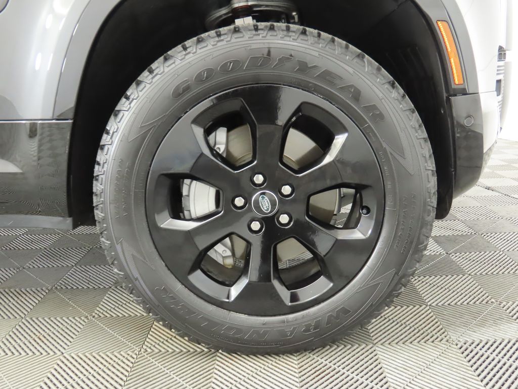 Thumbnail: 2024 Land Rover Defender - 32