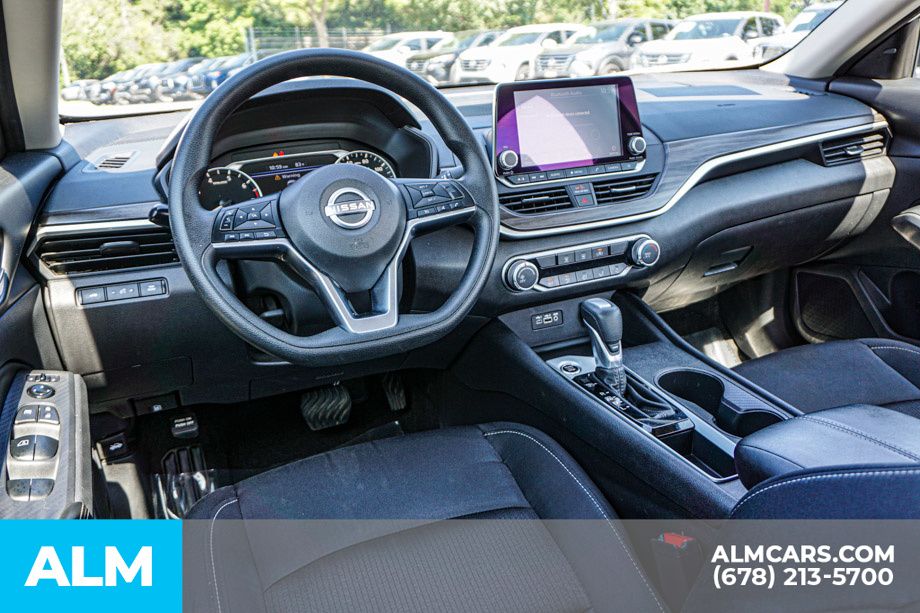Used 2025 White Nissan 2.5 SV image 26