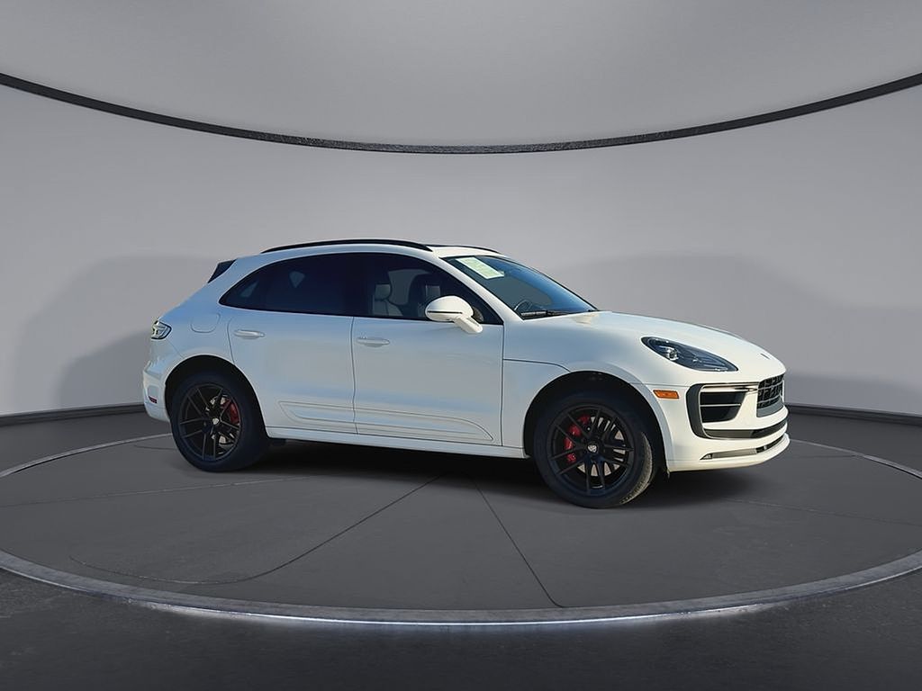 Thumbnail: 2022 Porsche Macan - 2