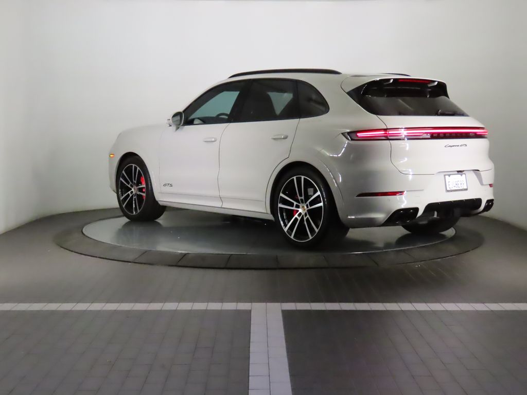 Thumbnail: 2025 Porsche Cayenne - 3