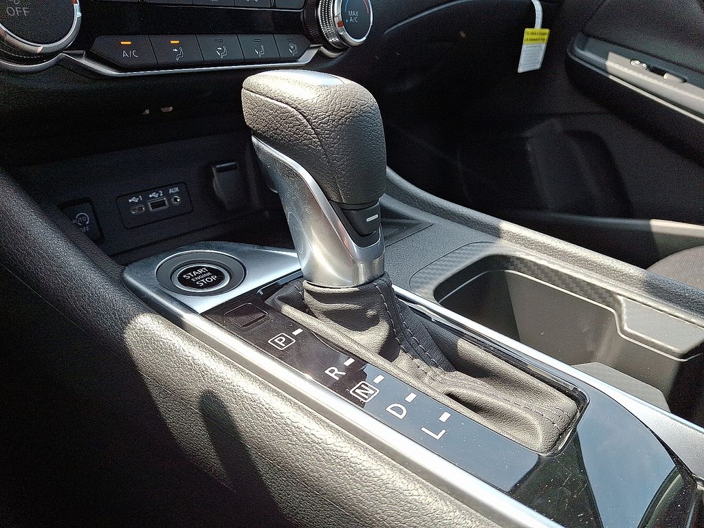 Thumbnail: 2025 Nissan Sentra - 8