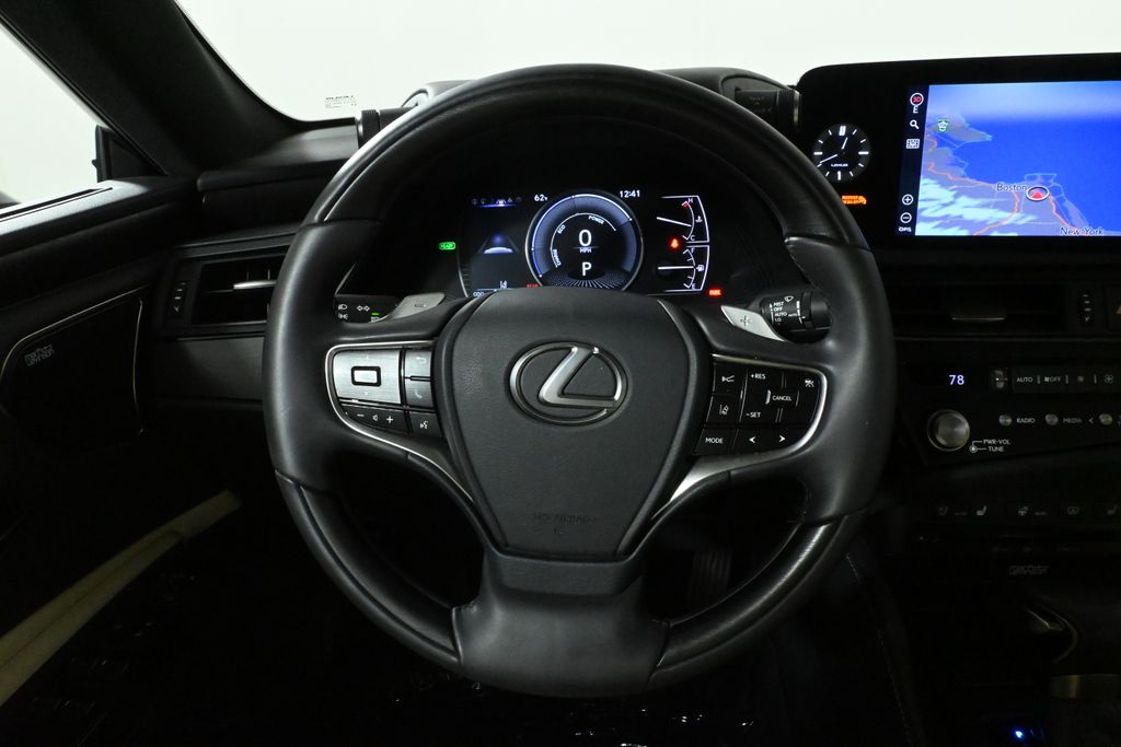 2022 Lexus ES Hybrid 300h Luxury 18