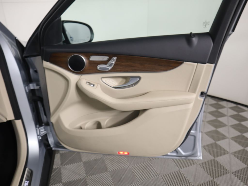 Thumbnail: 2022 Mercedes-Benz GLC - 25