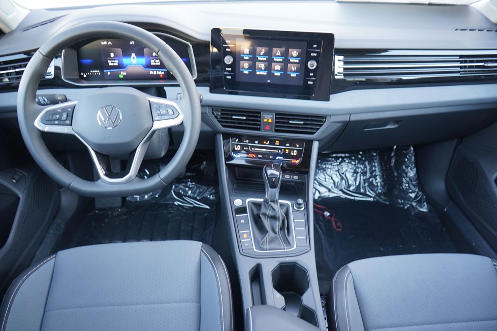 2025 Volkswagen Jetta 1.5T SE 11