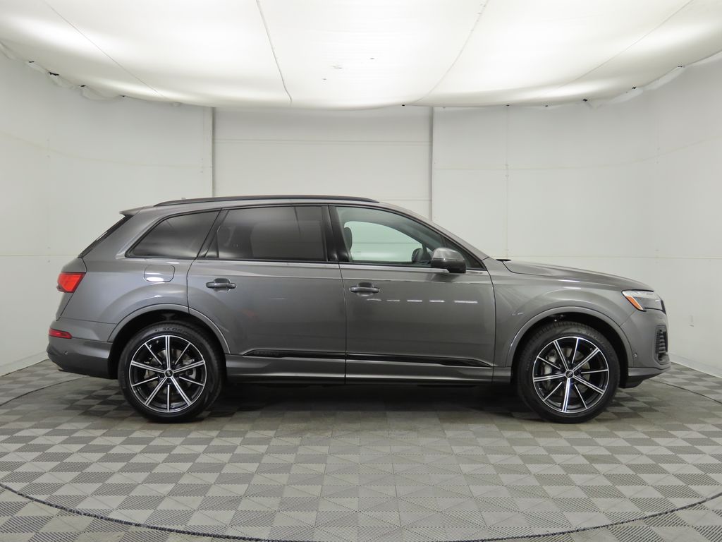 Thumbnail: 2025 Audi Q7 - 4