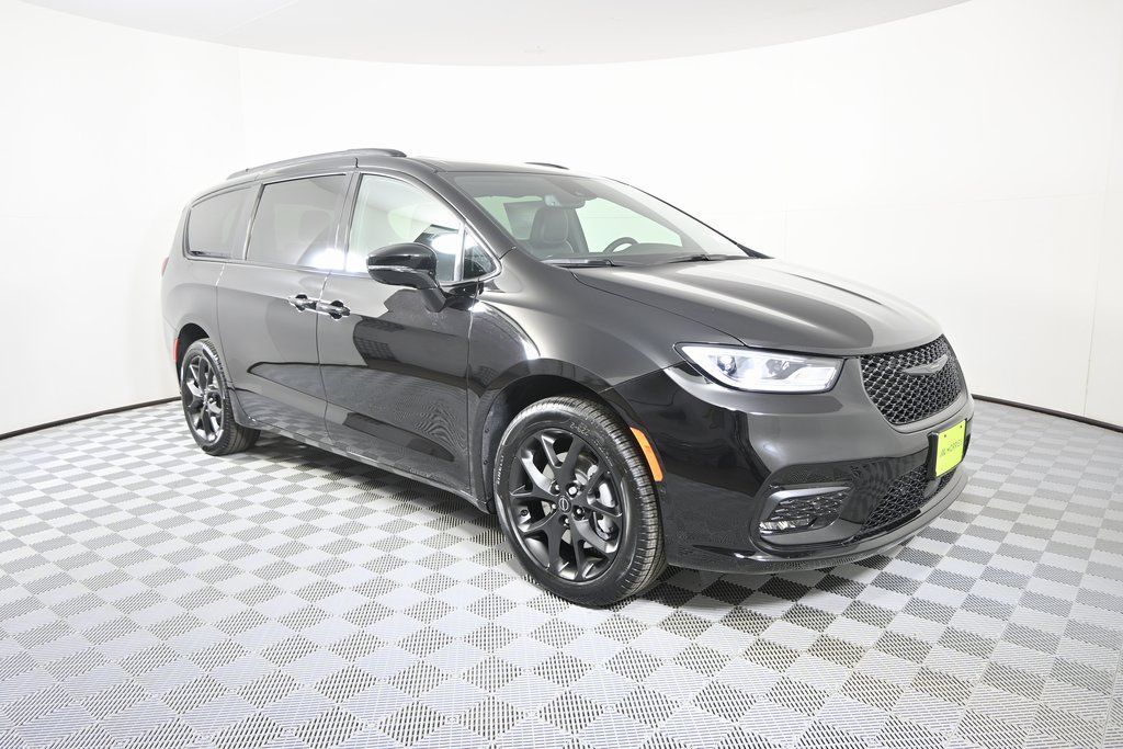 2026 Chrysler Pacifica Limited - Photo 9