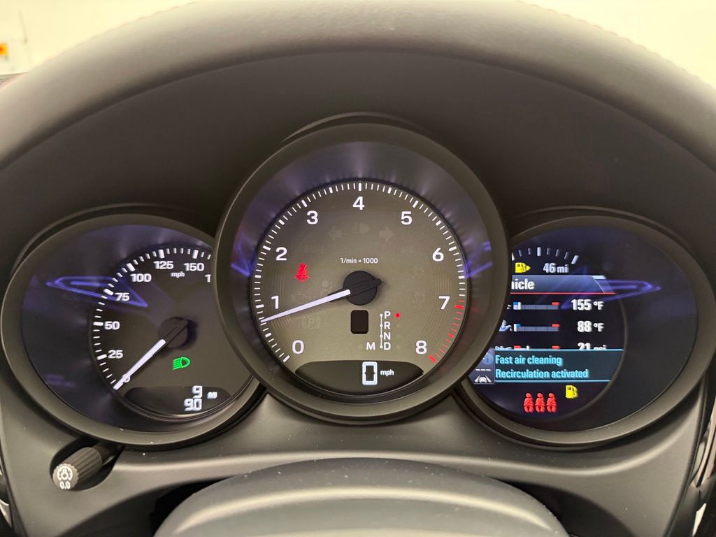 Thumbnail: 2026 Porsche Macan - 10