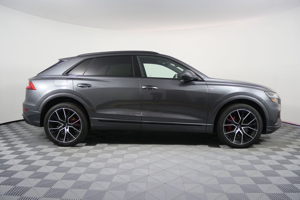 Thumbnail: 2021 Audi Q8 - 2