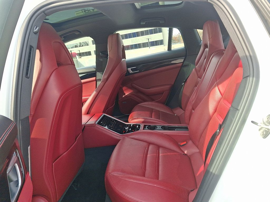 Thumbnail: 2019 Porsche Panamera - 12