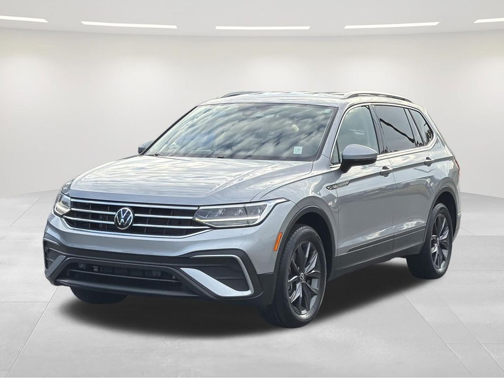 Pyrite Silver Metallic 2022 Volkswagen Tiguan SUV / Crossover Front-Wheel Drive 8-Speed Automatic