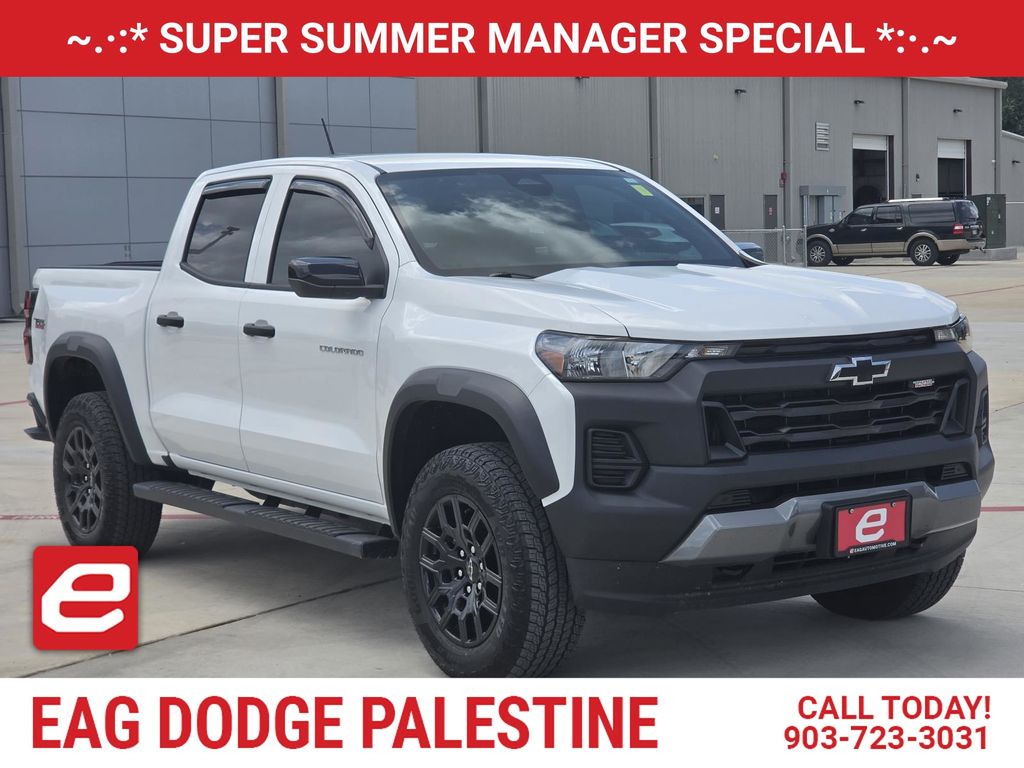 Summit White 2026 Chevrolet Colorado Pickup Truck Four-Wheel Drive 8-Speed Automatic