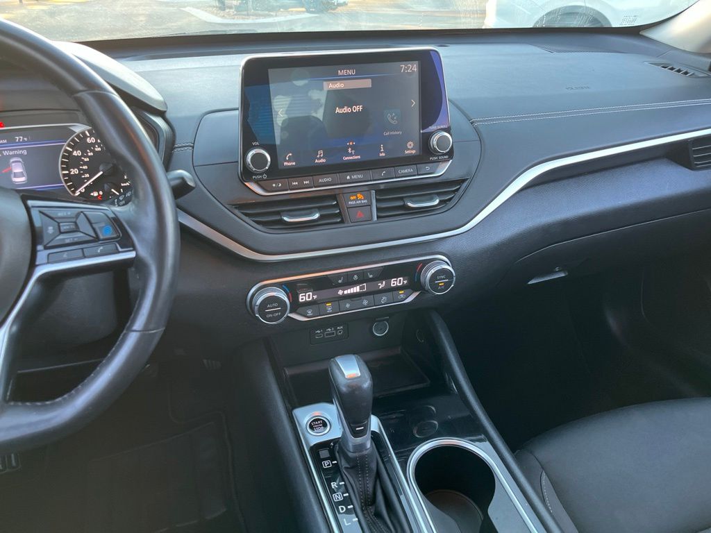Thumbnail: 2020 Nissan Altima - 18