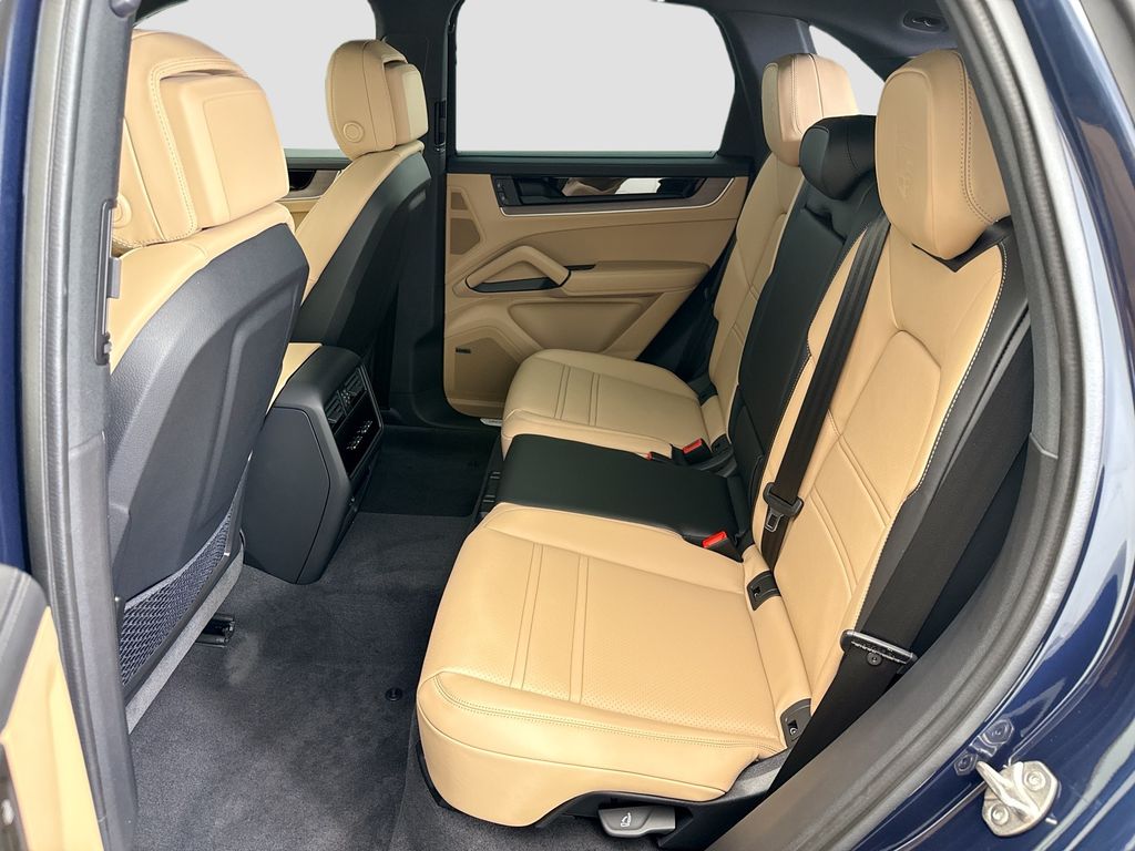 Thumbnail: 2026 Porsche Cayenne - 18
