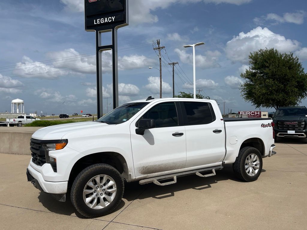 Summit White 2024 Chevrolet Silverado 1500 Pickup Truck Four-Wheel Drive 8-Speed Automatic