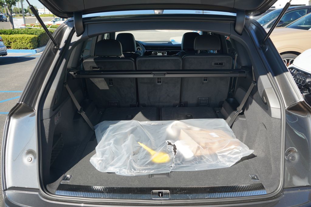 Thumbnail: 2026 Audi Q7 - 11