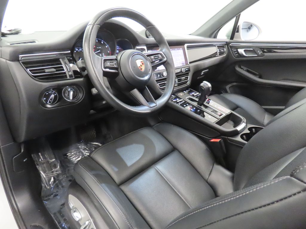 Thumbnail: 2023 Porsche Macan - 4
