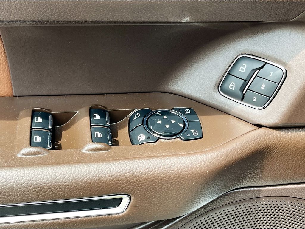 Used 2024 White Ford King Ranch image 18