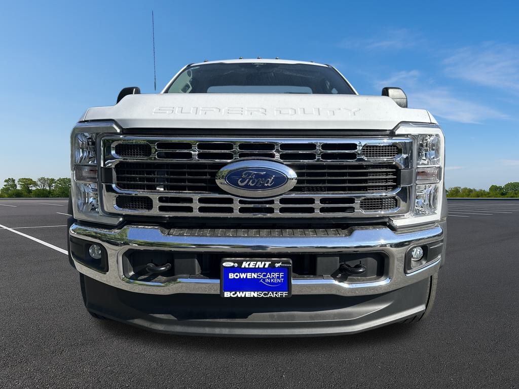 New 2025 Ford Super Duty F-600 Chassis Regular Cab (DRW) 169" Wheelbase XL
