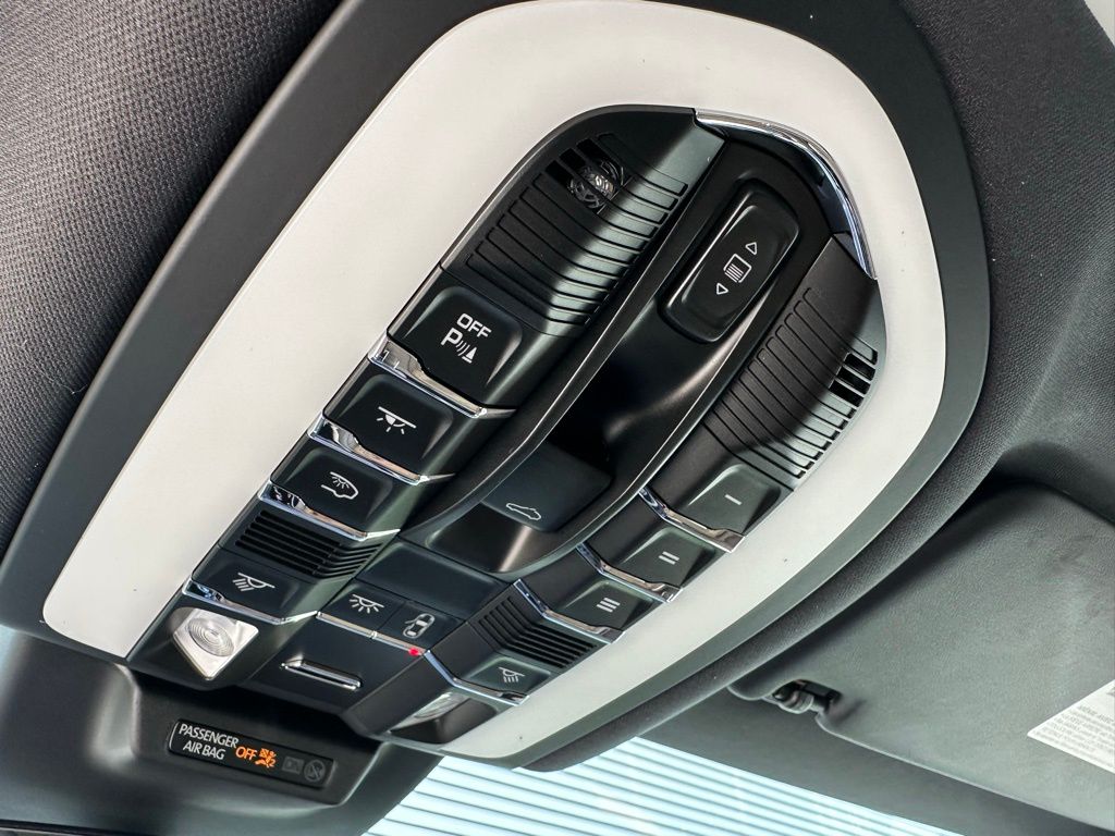 Thumbnail: 2026 Porsche Macan - 30