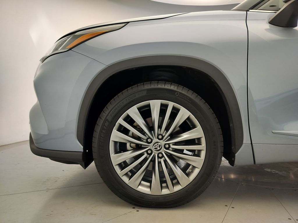 Thumbnail: 2021 Toyota Highlander - 5