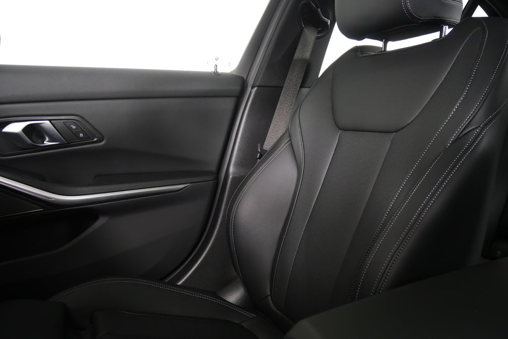 Thumbnail: 2025 BMW 3 Series - 23