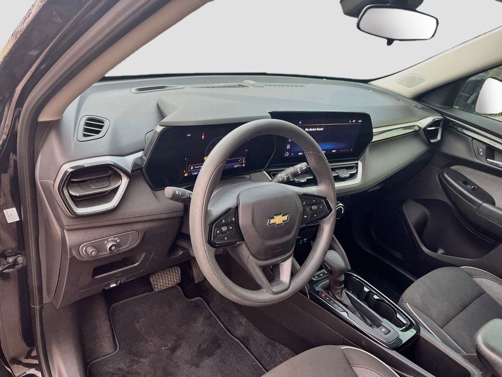 Used 2025 Black Chevrolet LT image 9