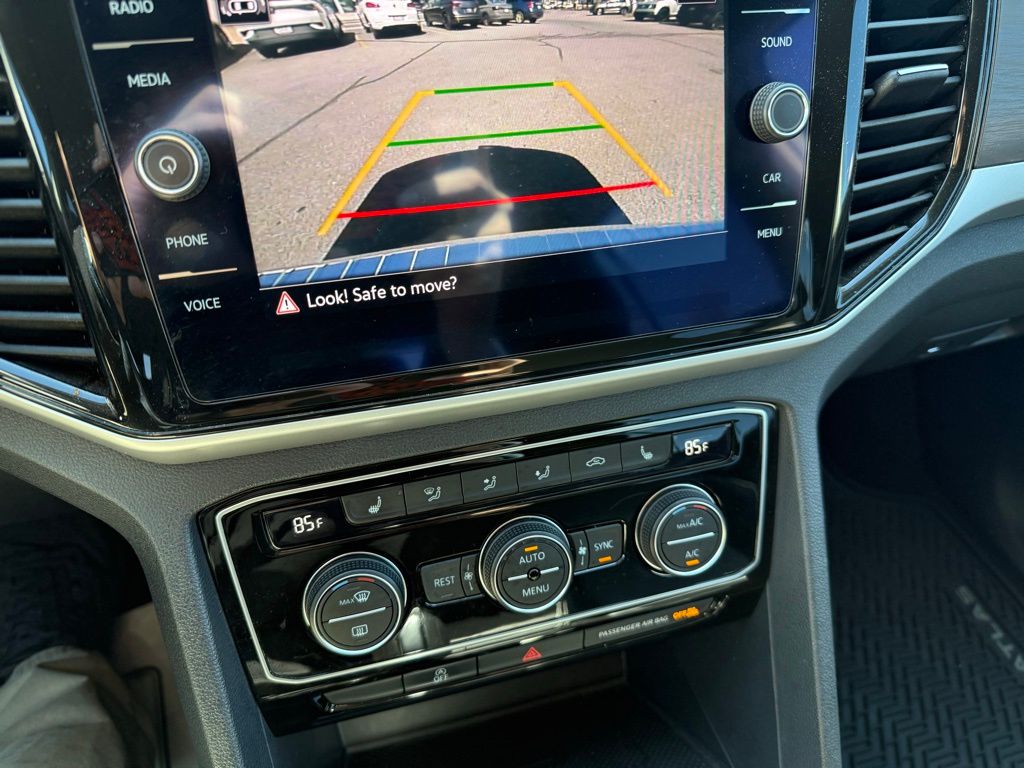 2022 Volkswagen Atlas 3.6L V6 SE w/Technology White at Sutliff Volkswagen