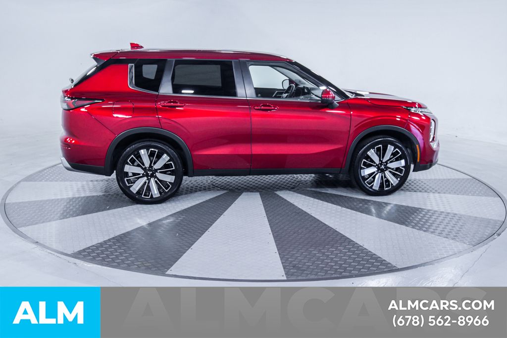 Used 2025 Red Mitsubishi SE image 11