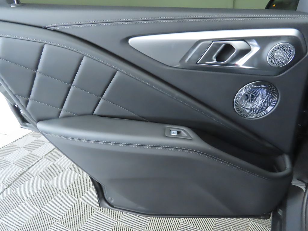 2025 BMW XM  27