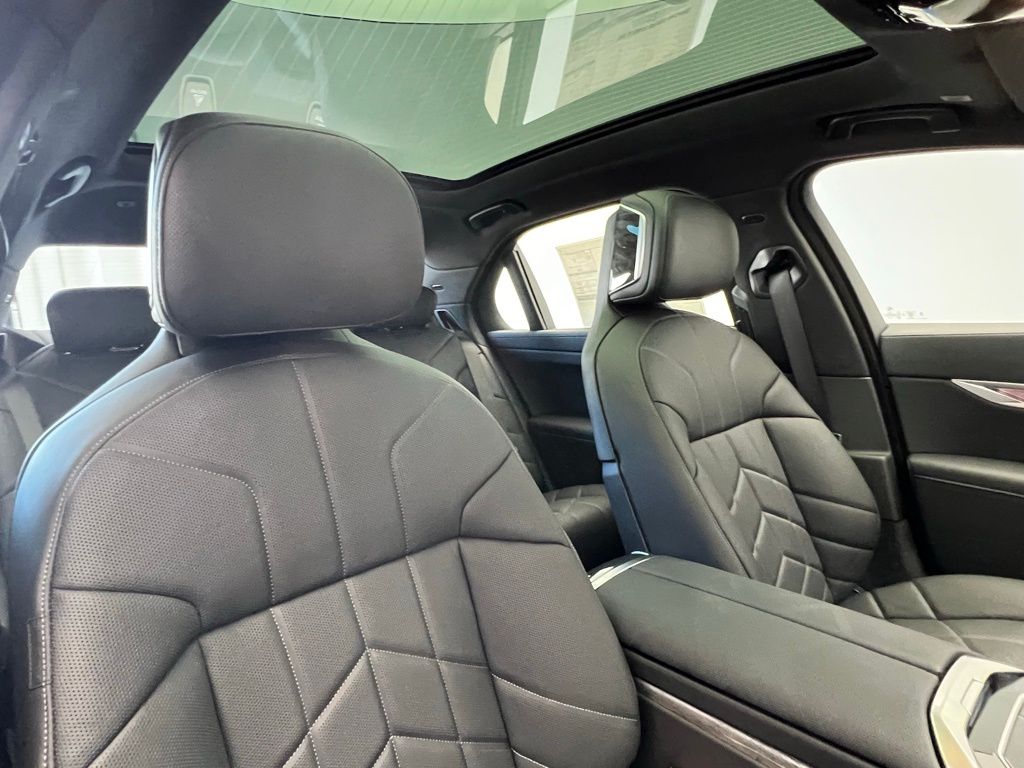 Thumbnail: 2026 BMW i7 - 7