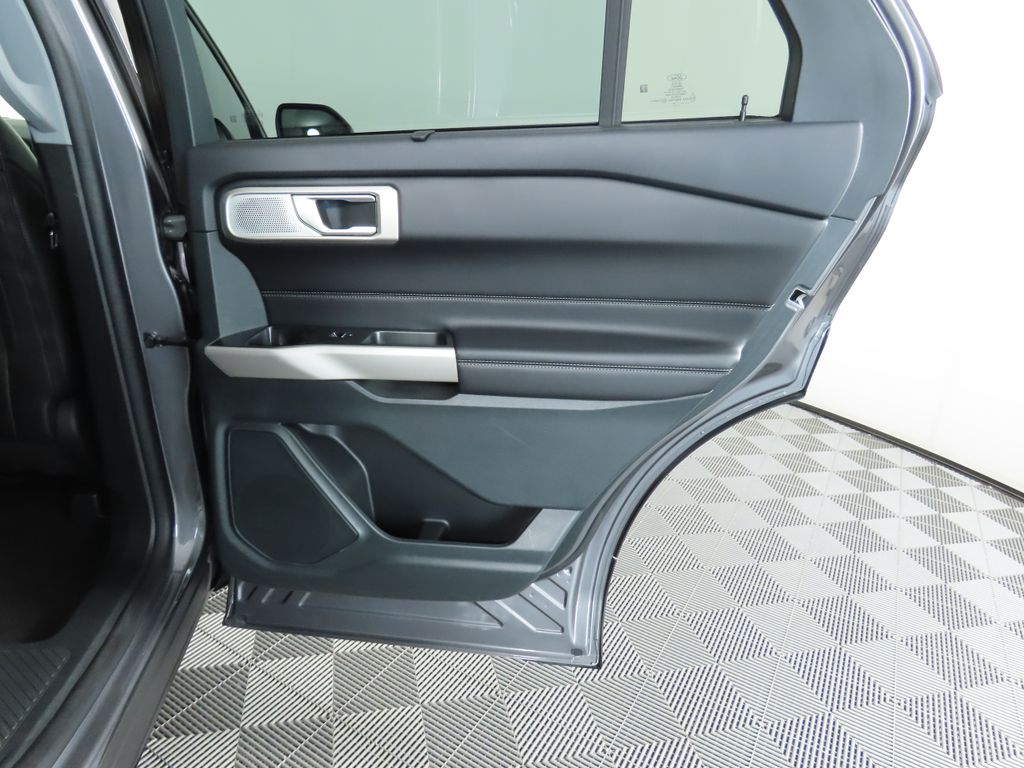 2023 Ford Explorer Limited 29