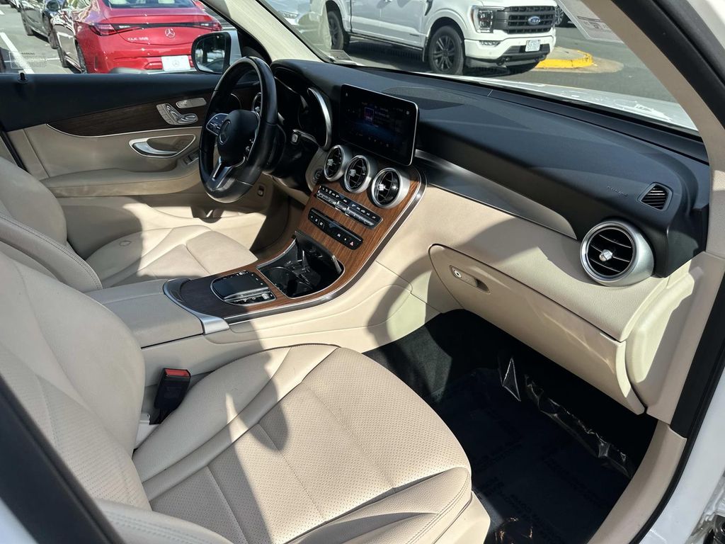 Thumbnail: 2022 Mercedes-Benz GLC - 20