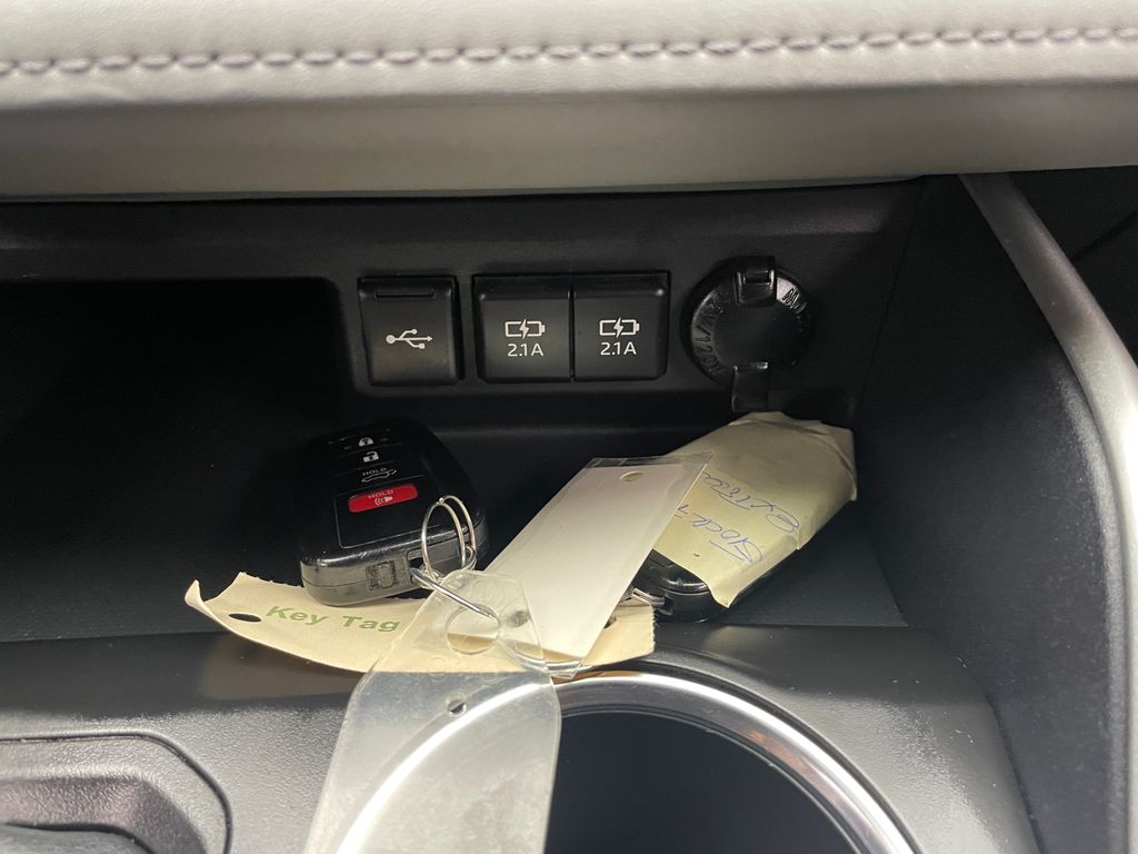 Thumbnail: 2020 Toyota Highlander - 30