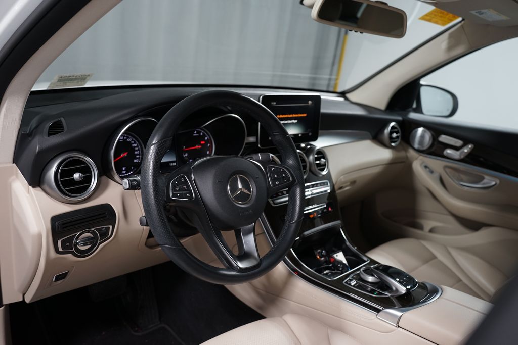 Thumbnail: 2017 Mercedes-Benz GLC - 7