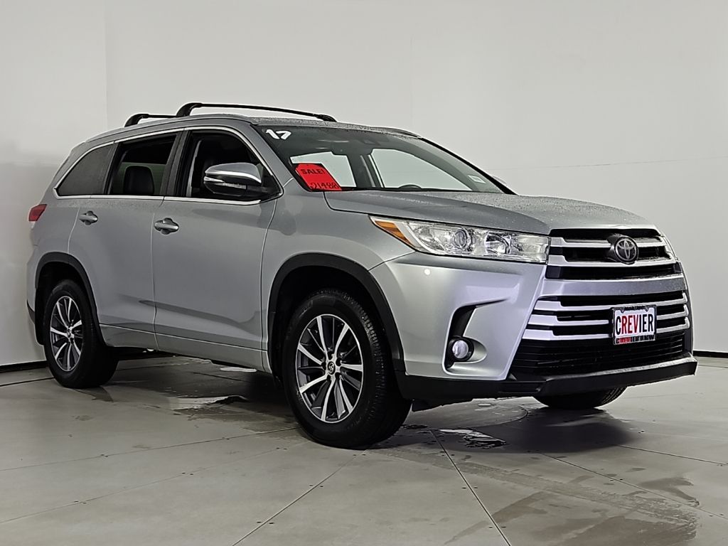 Thumbnail: 2017 Toyota Highlander - 4