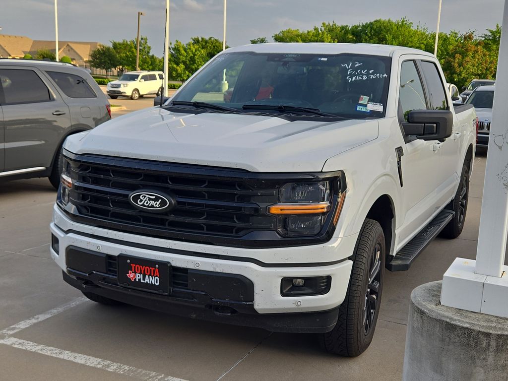 Oxford White 2025 Ford F-150 XLT SuperCrew 4WD Pickup Truck Four-Wheel Drive Automatic