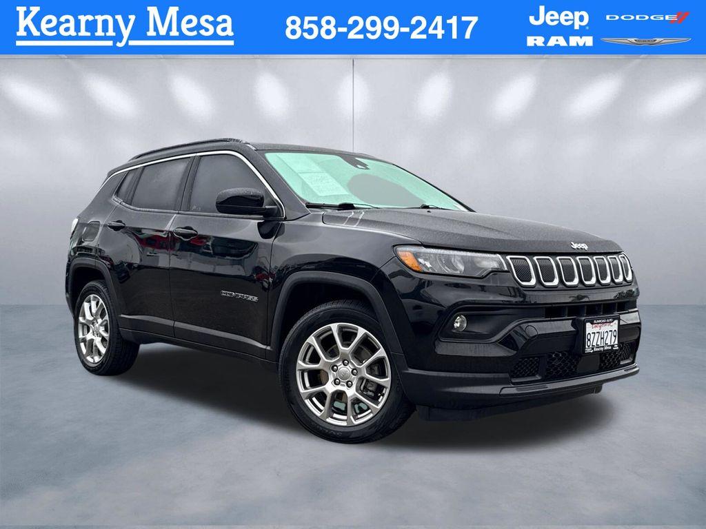 Diamond Black Crystal Pearlcoat 2022 Jeep Compass Latitude Lux 4WD SUV / Crossover Four-Wheel Drive 9-Speed Automatic