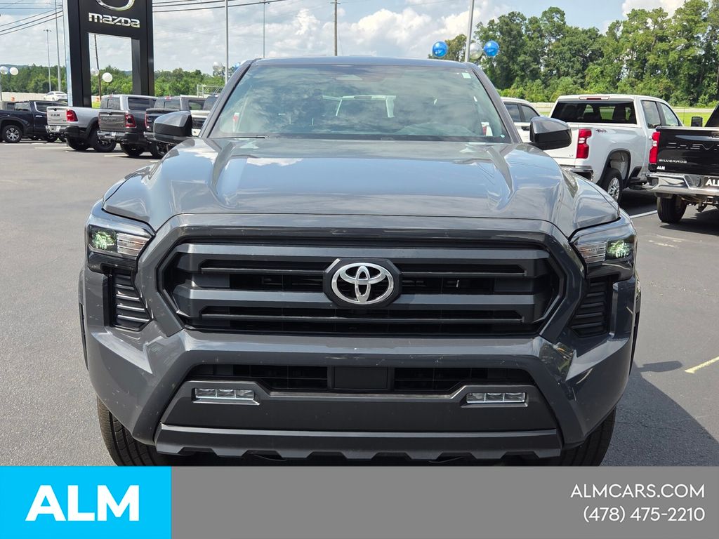 Used 2025  Toyota SR5 image 3