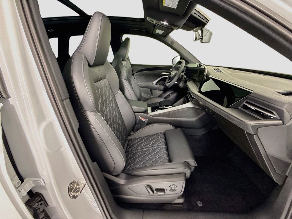 Thumbnail: 2026 Audi SQ5 - 21