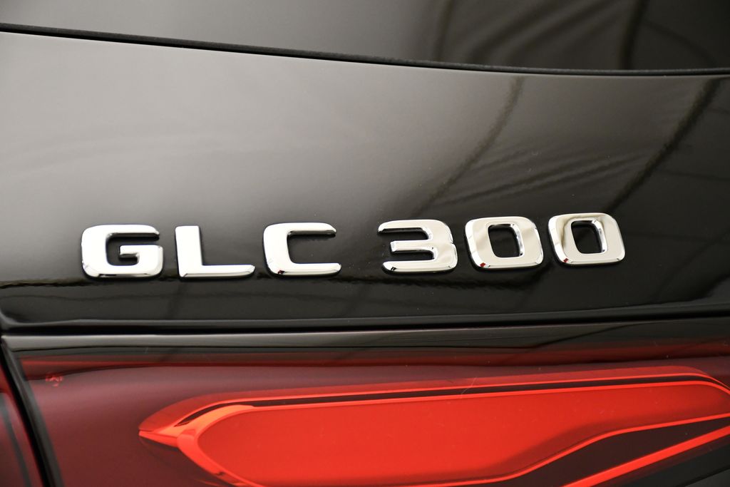 2025 Mercedes-Benz GLC 300 9