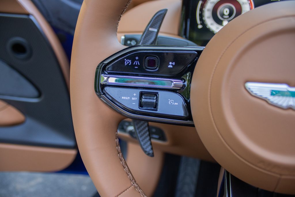 2025 Aston Martin DB12 Base - Photo 16