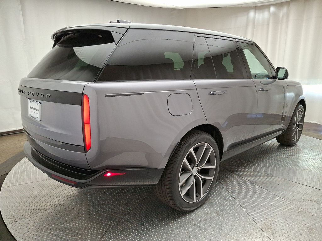 2025 Land Rover Range Rover SE 3