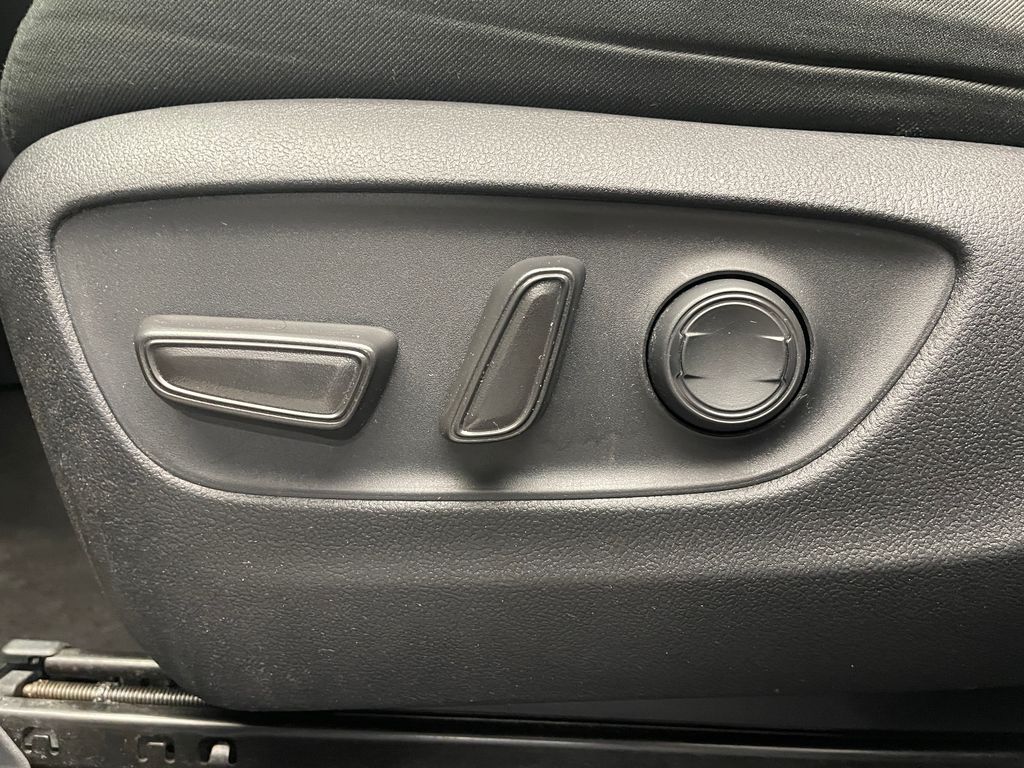 2023 Toyota RAV4 XLE 14