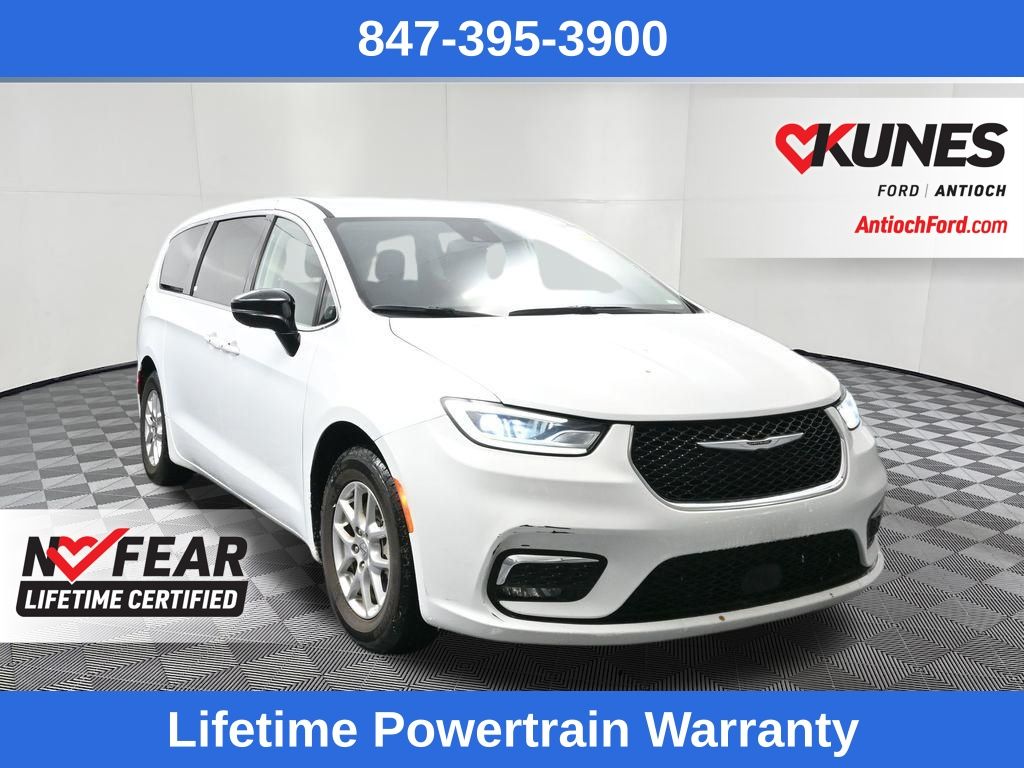 Bright White Clearcoat 2024 Chrysler Pacifica Minivan Front-Wheel Drive 9-Speed Automatic