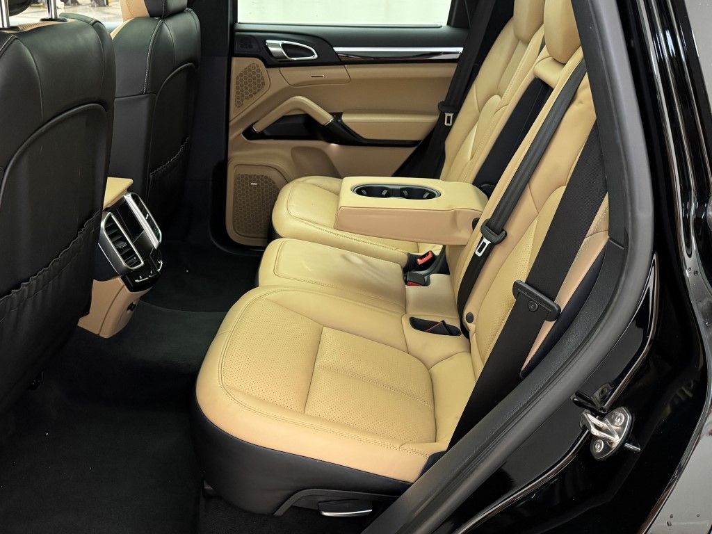 2016 Porsche Cayenne S E-Hybrid 31